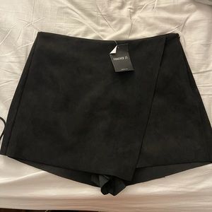Forever 21 microfiber black skort large NWT